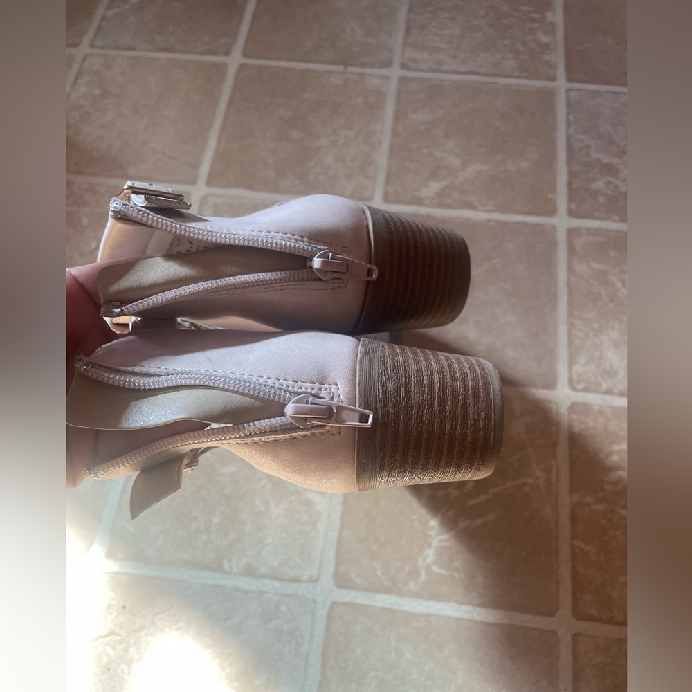 Toe Cut Heels - Picture 4 of 7